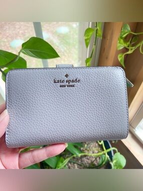 Kate Spade New Medium Bifold Pebble Leather Wallet Bluestone with ID Window NWT